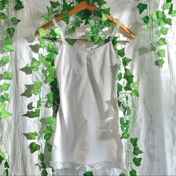 White lacy camisole w/ built in bra ⭐️☁️ - Picture 1 of 2